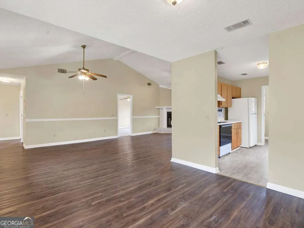 189 W Kenny DR Hinesville, GA 31313