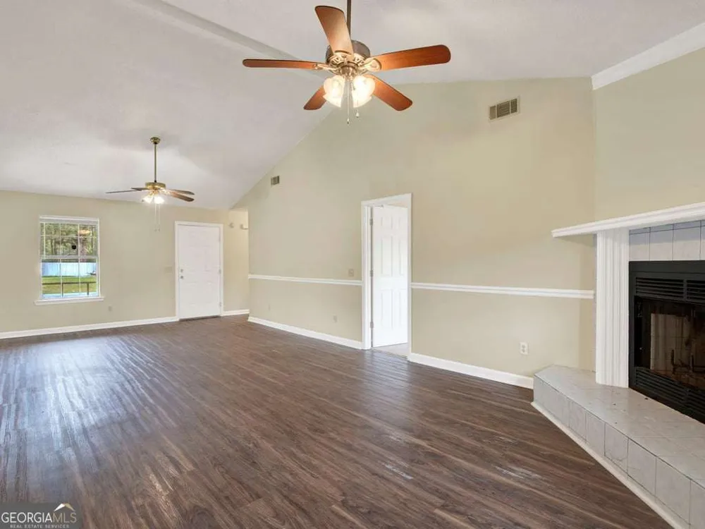189 W Kenny DR Hinesville, GA 31313