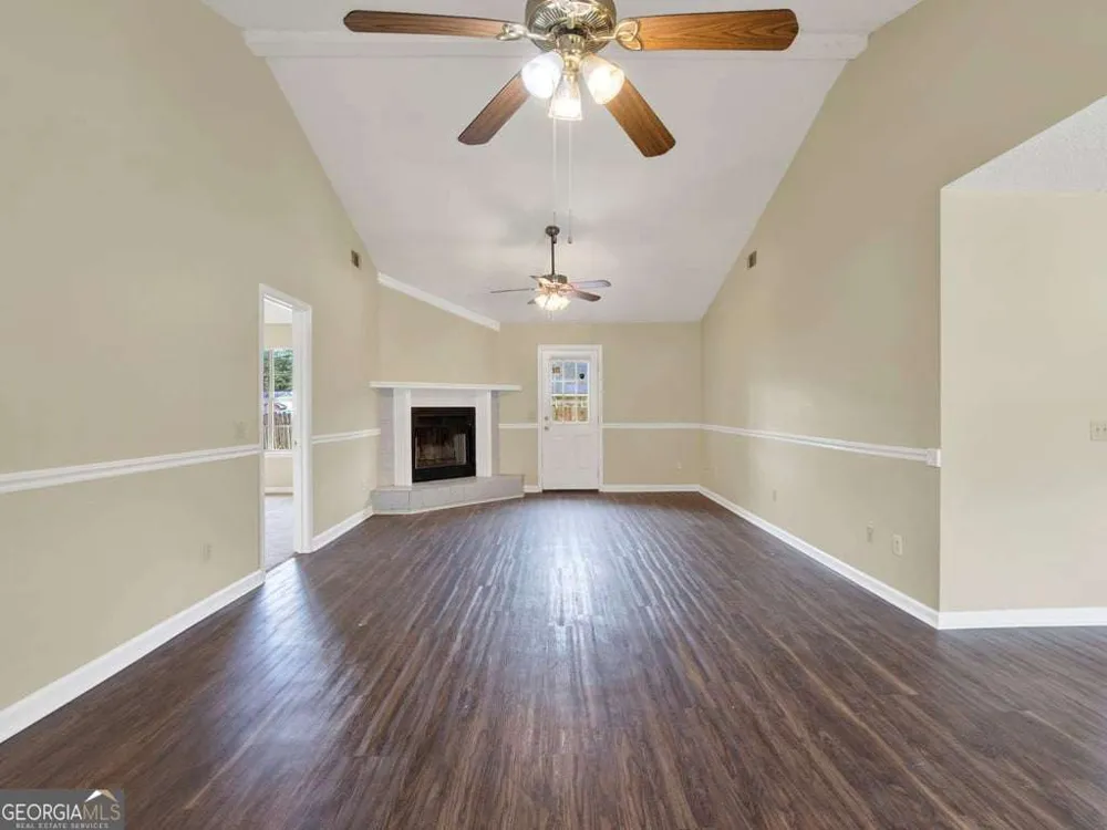 189 W Kenny DR Hinesville, GA 31313