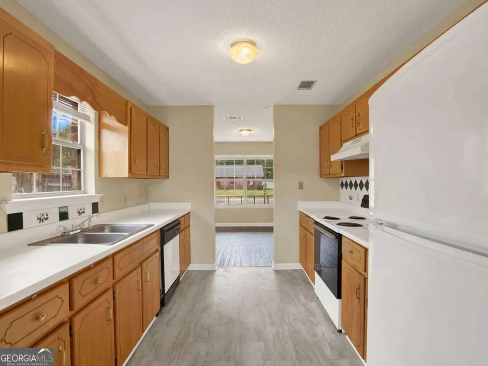 189 W Kenny DR Hinesville, GA 31313
