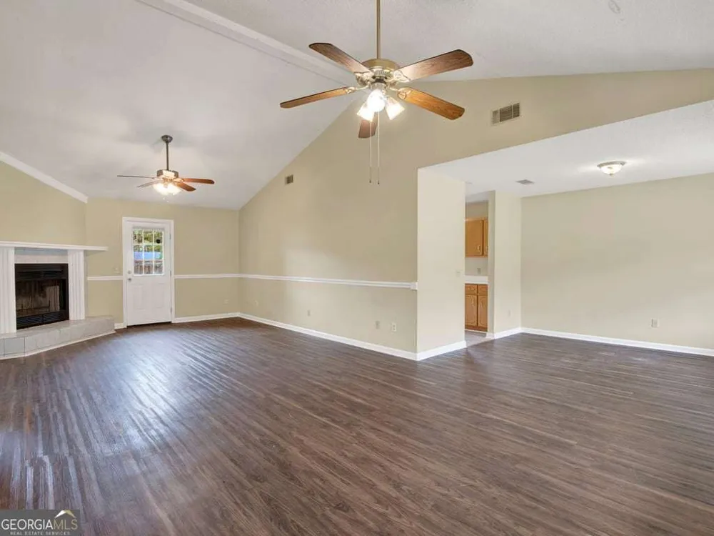 189 W Kenny DR Hinesville, GA 31313