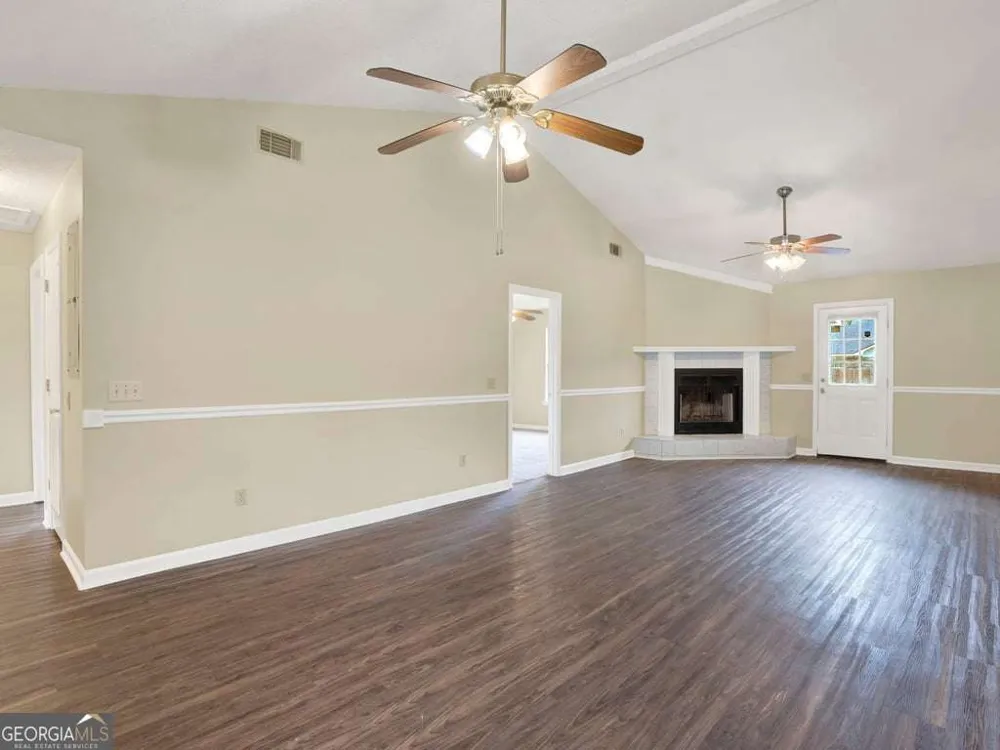 189 W Kenny DR Hinesville, GA 31313