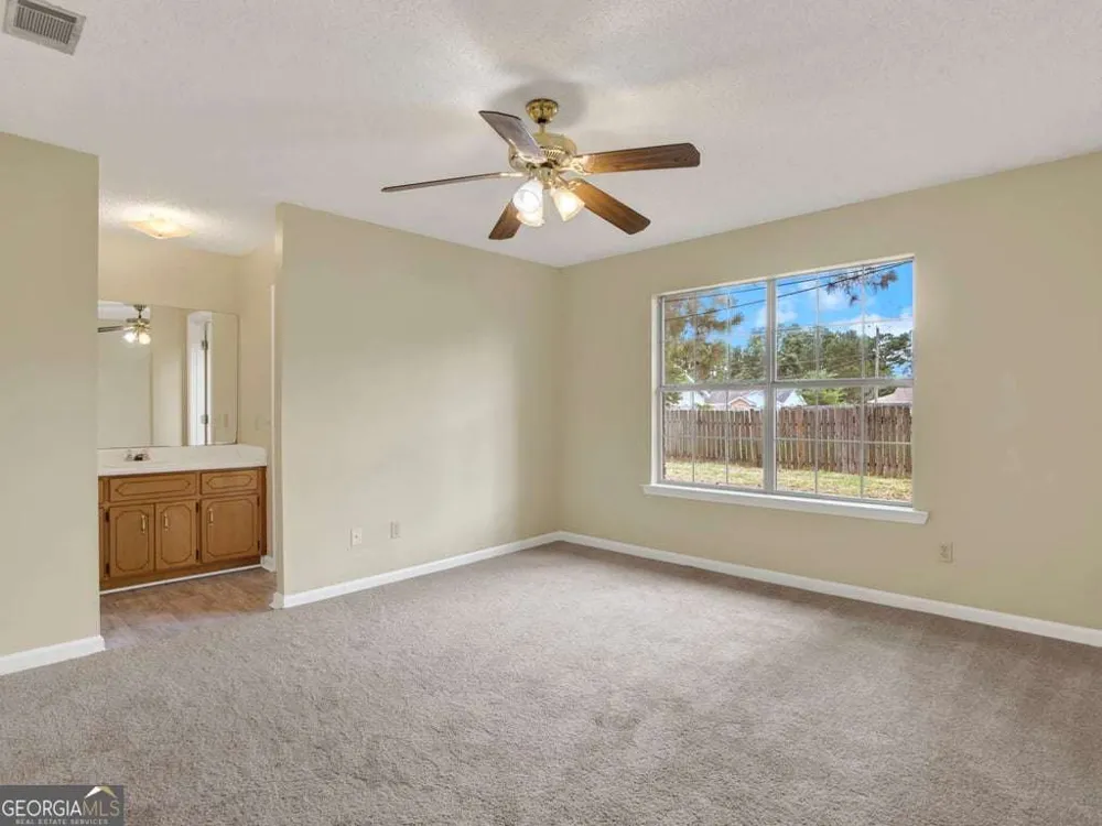189 W Kenny DR Hinesville, GA 31313