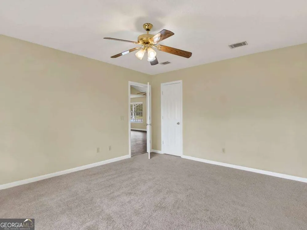 189 W Kenny DR Hinesville, GA 31313