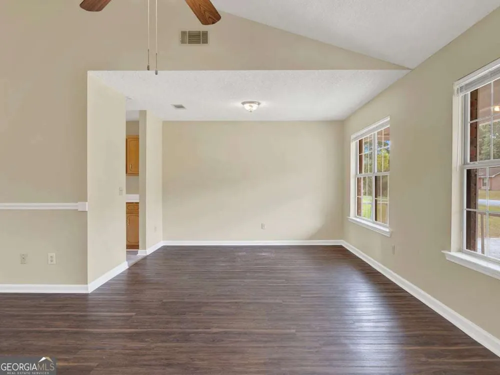 189 W Kenny DR Hinesville, GA 31313