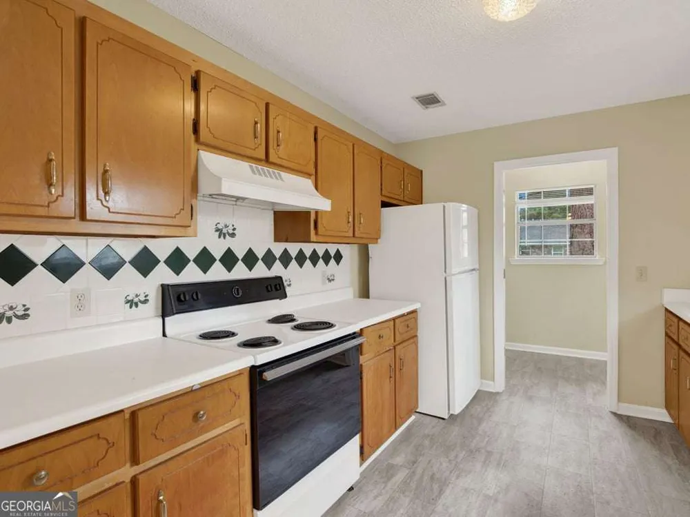 189 W Kenny DR Hinesville, GA 31313
