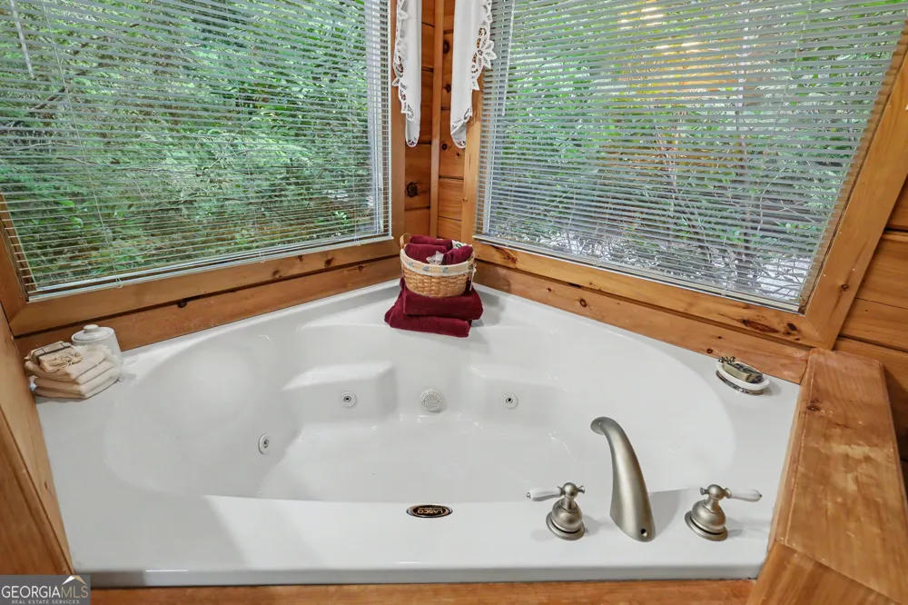 1039 Arbor DR Lakemont, GA 30552