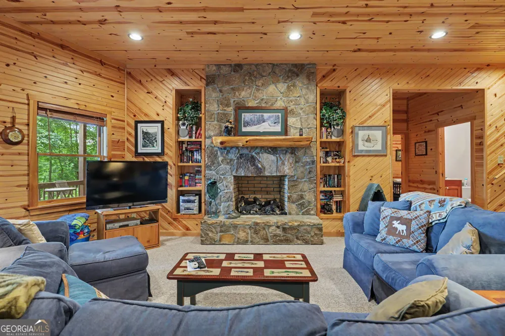 1039 Arbor DR Lakemont, GA 30552