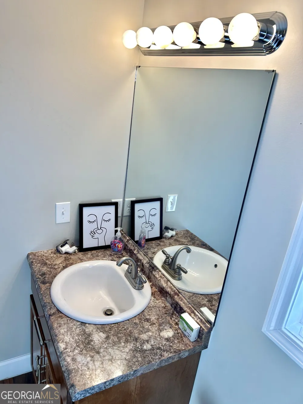 211 Twinn Lakes DR Baxley, GA 31513