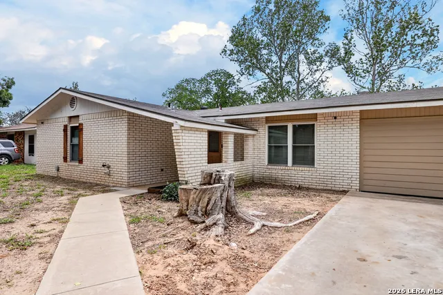 413 GEORGIA ANN DR Pleasanton, TX 78064
