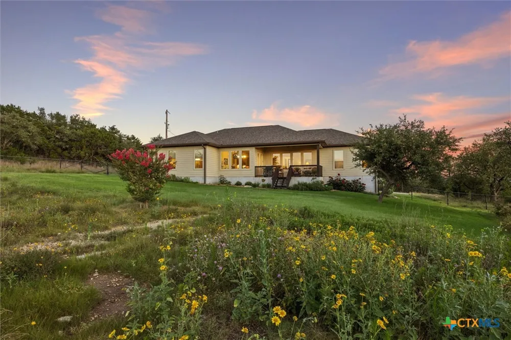 219 Flanders Fischer, TX 78623