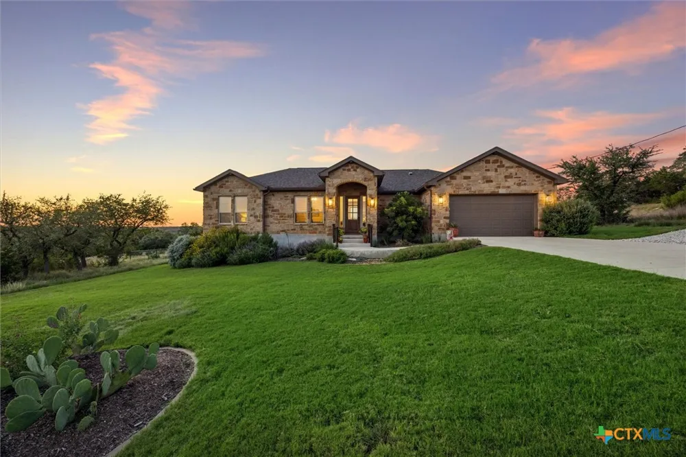 219 Flanders Fischer, TX 78623