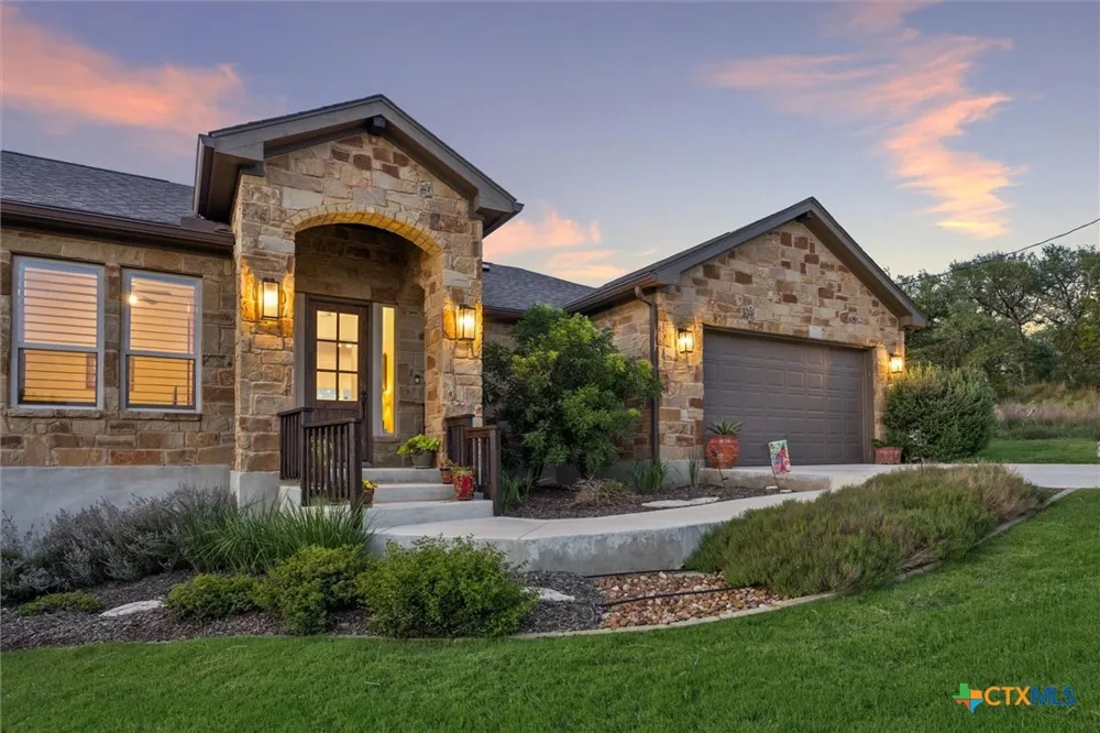219 Flanders Fischer, TX 78623