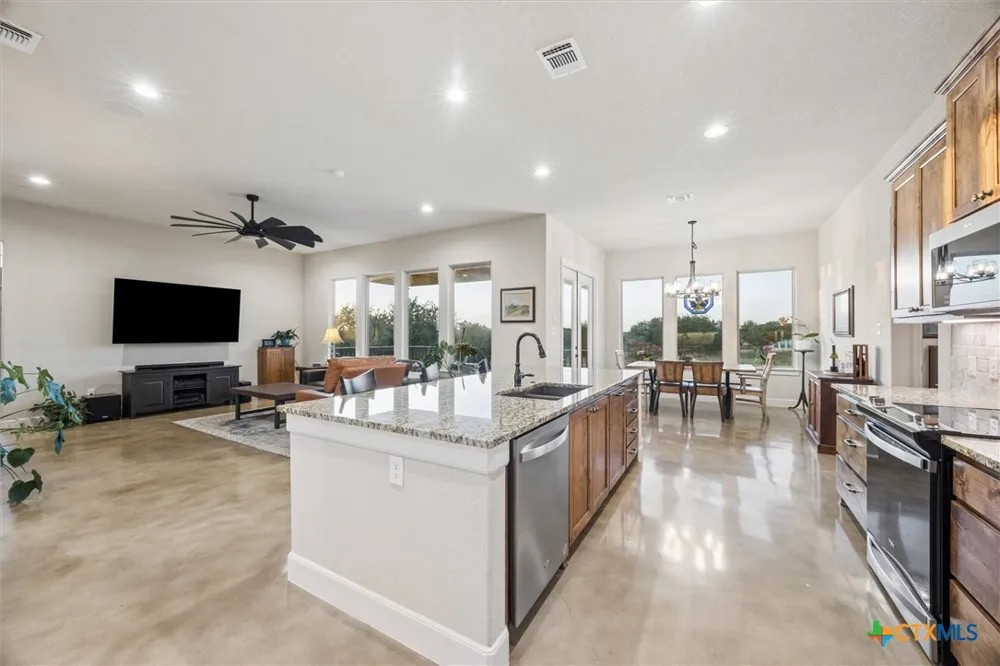 219 Flanders Fischer, TX 78623