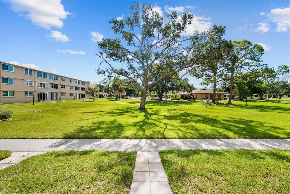 5095 BAY STREET NE #114 St Petersburg, FL 33703