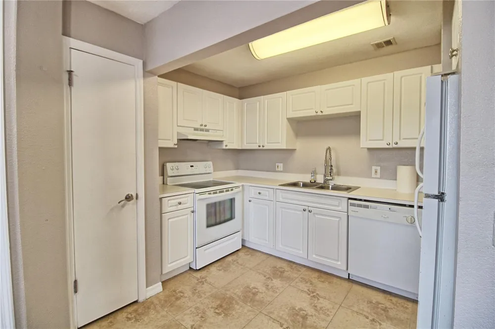 13760 ORANGE SUNSET DRIVE #201 Tampa, FL 33618