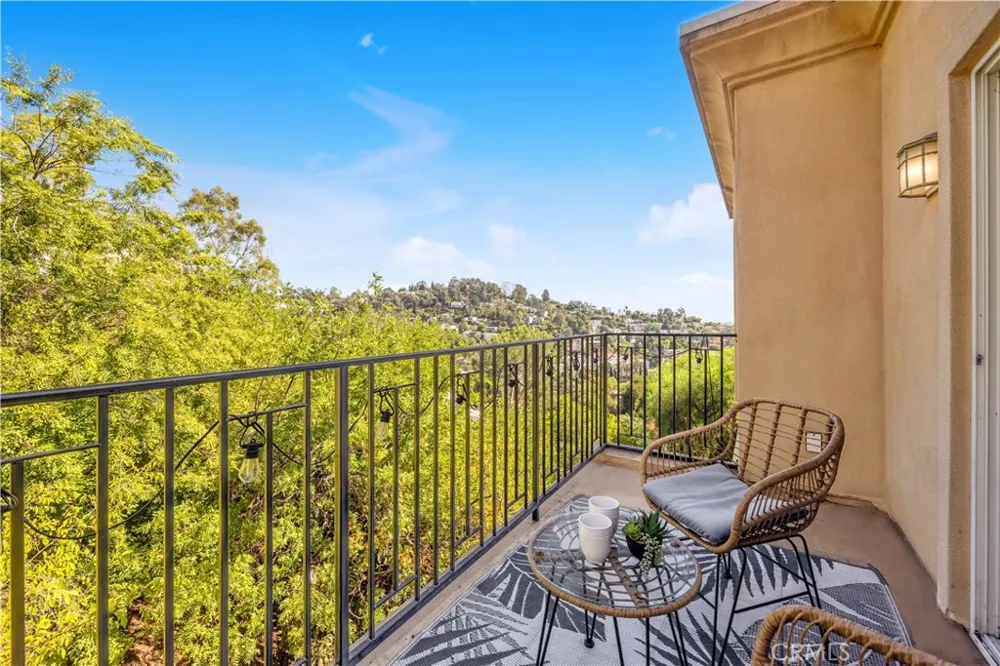 3822 Clayton Avenue Los Angeles, CA 90027