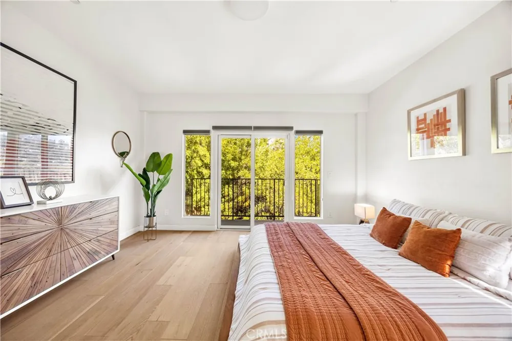 3822 Clayton Avenue Los Angeles, CA 90027