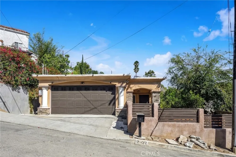 3822 Clayton Avenue Los Angeles, CA 90027
