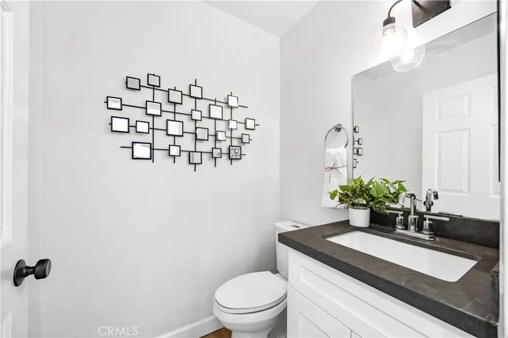 3822 Clayton Avenue Los Angeles, CA 90027