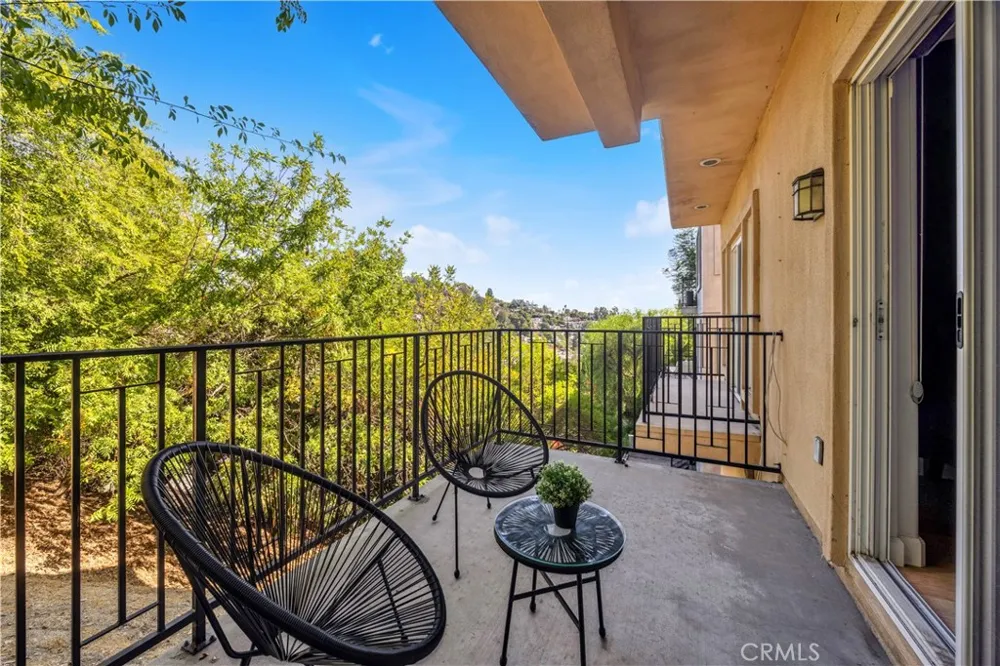 3822 Clayton Avenue Los Angeles, CA 90027