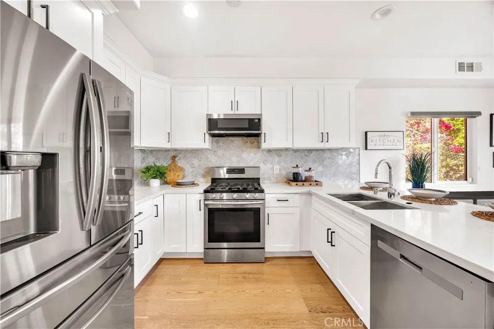 3822 Clayton Avenue Los Angeles, CA 90027