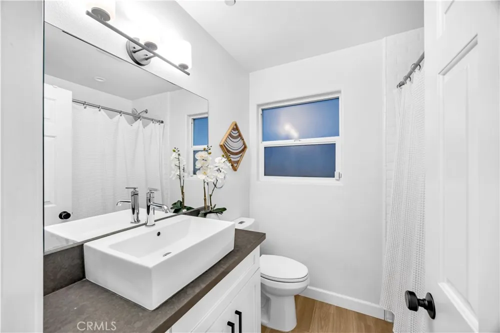 3822 Clayton Avenue Los Angeles, CA 90027