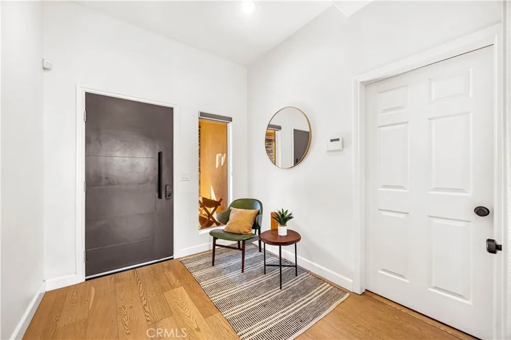 3822 Clayton Avenue Los Angeles, CA 90027