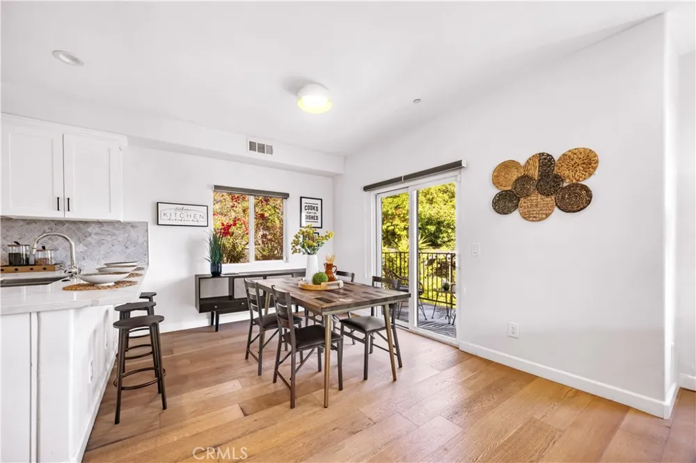 3822 Clayton Avenue Los Angeles, CA 90027