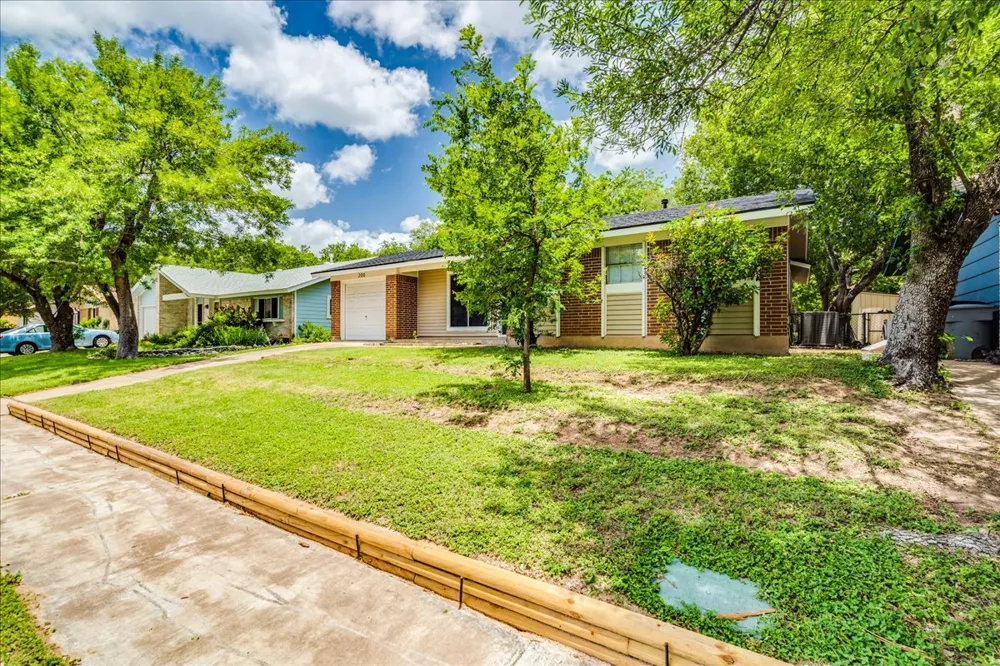 200 E Pheasant Drive Austin, TX 78753