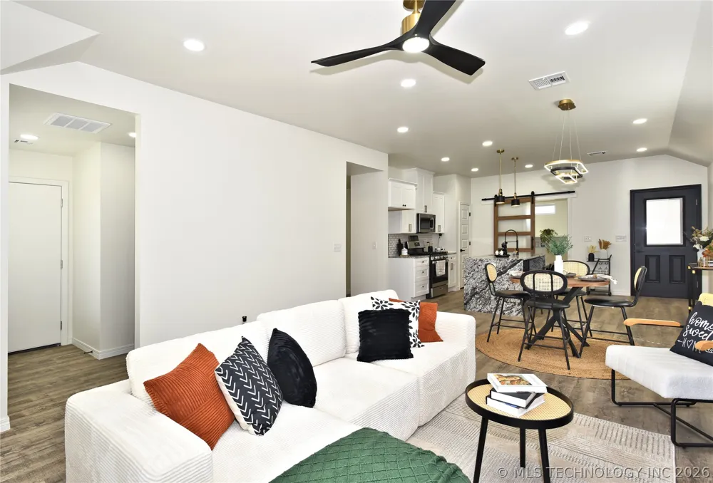 217 W 40th Place Sand Springs, OK 74063