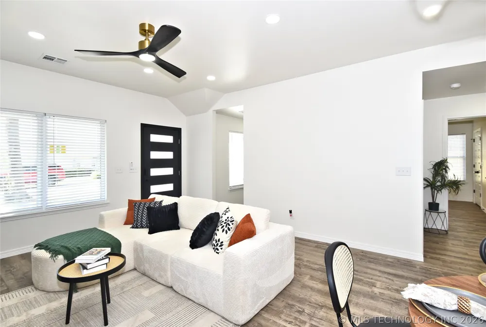 217 W 40th Place Sand Springs, OK 74063