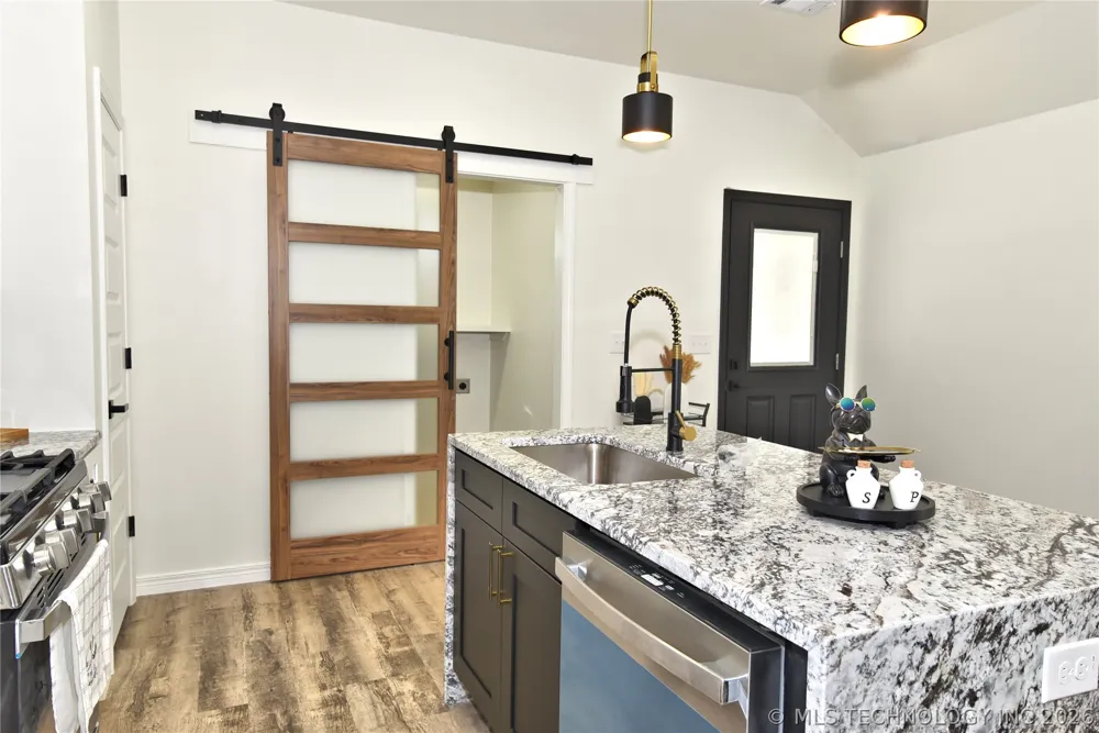 217 W 40th Place Sand Springs, OK 74063
