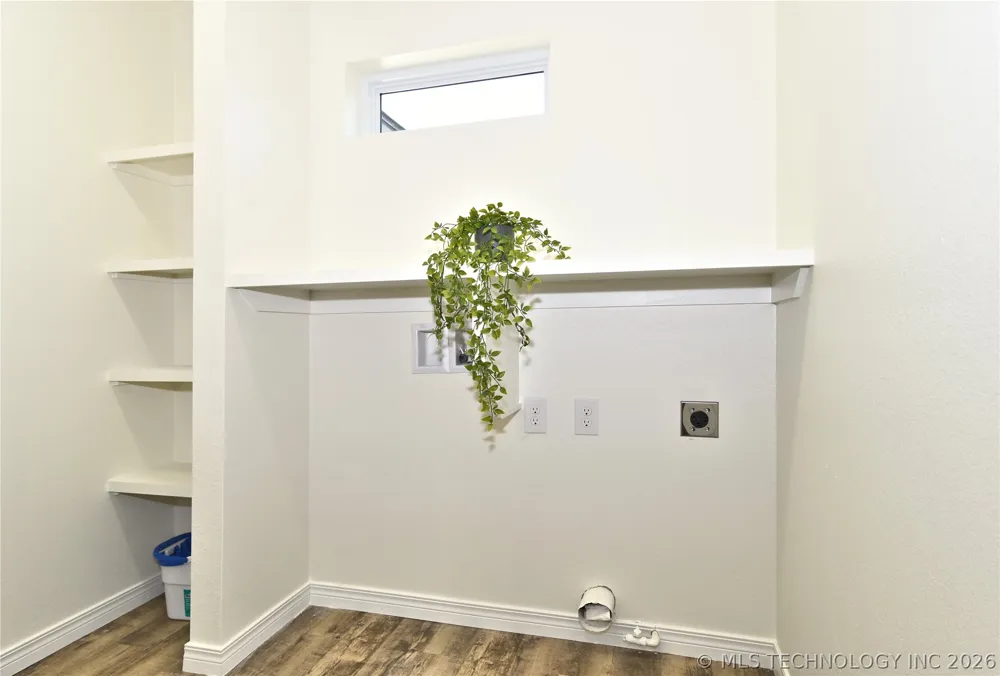 217 W 40th Place Sand Springs, OK 74063