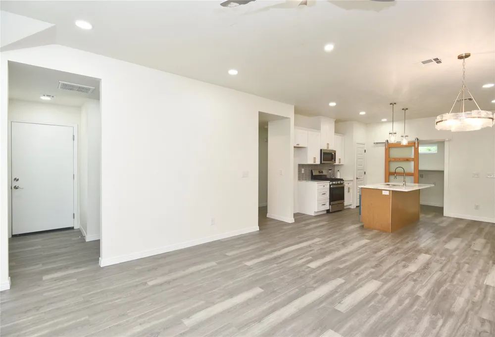 217 W 40th Place Sand Springs, OK 74063