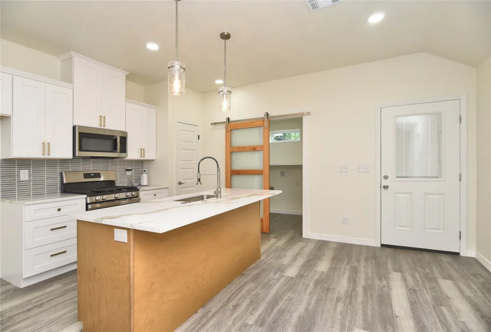 217 W 40th Place Sand Springs, OK 74063
