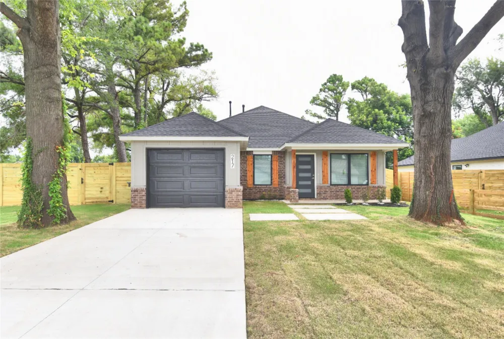217 W 40th Place Sand Springs, OK 74063