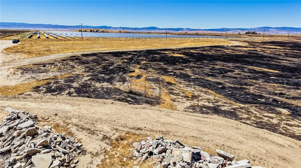 151 94th Street Rosamond, CA 93560