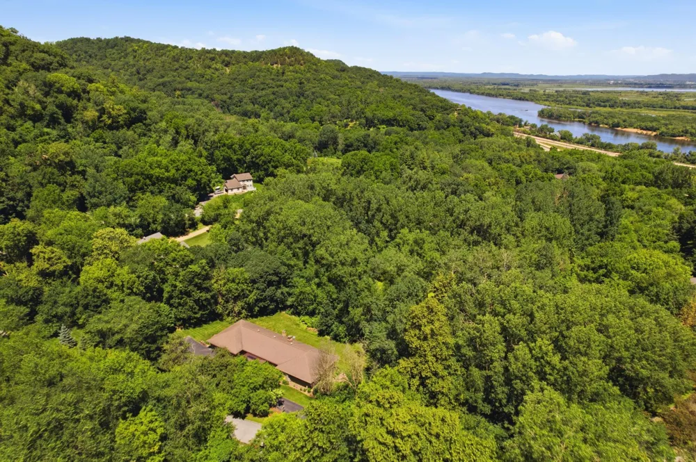 47060 Queens Cove Circle La Crescent, MN 55947