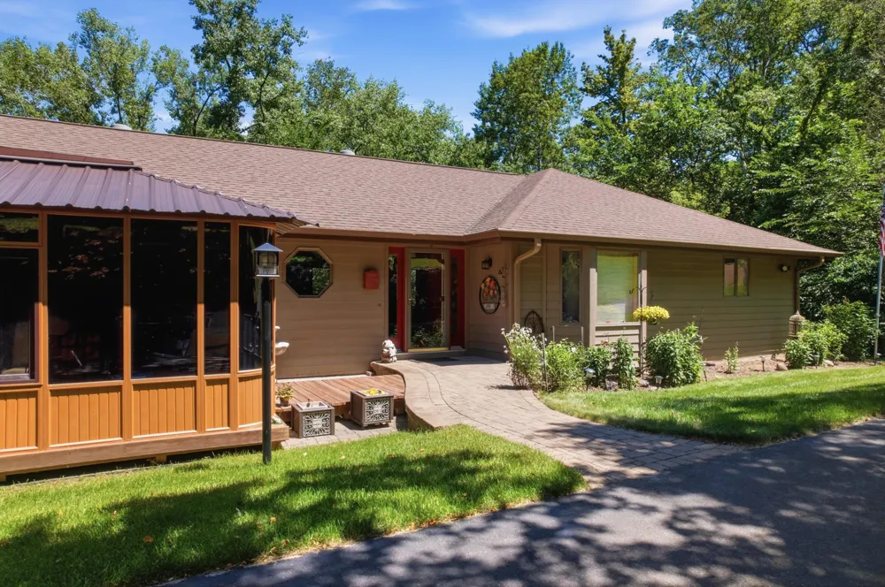 47060 Queens Cove Circle La Crescent, MN 55947