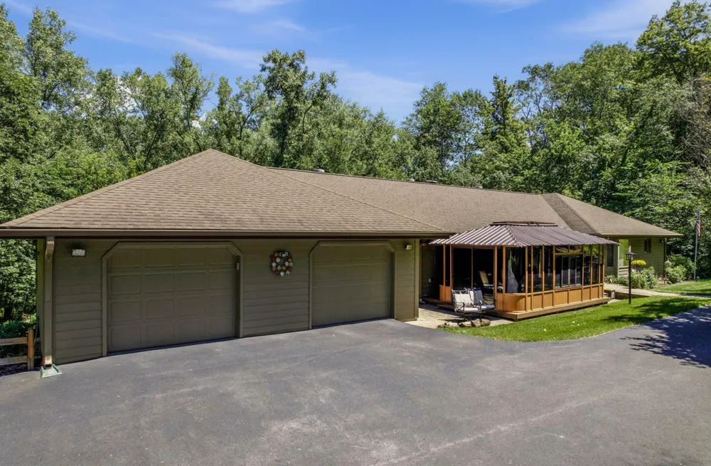 47060 Queens Cove Circle La Crescent, MN 55947