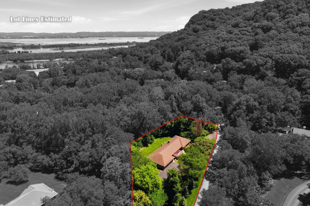 47060 Queens Cove Circle La Crescent, MN 55947