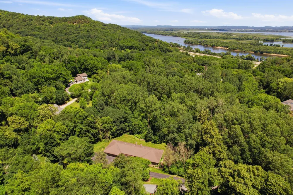 47060 Queens Cove Circle La Crescent, MN 55947