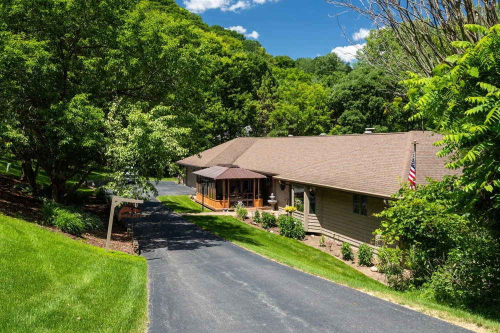 47060 Queens Cove Circle La Crescent, MN 55947