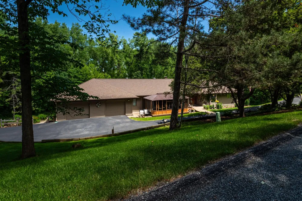 47060 Queens Cove Circle La Crescent, MN 55947