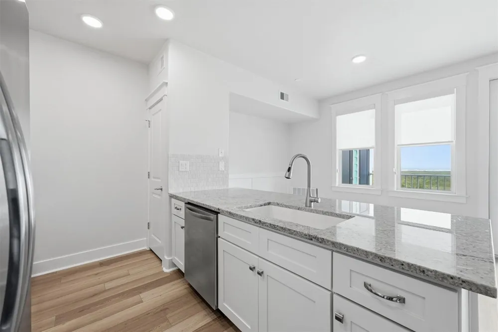 4211 Pointe West Drive #102 Galveston, TX 77554