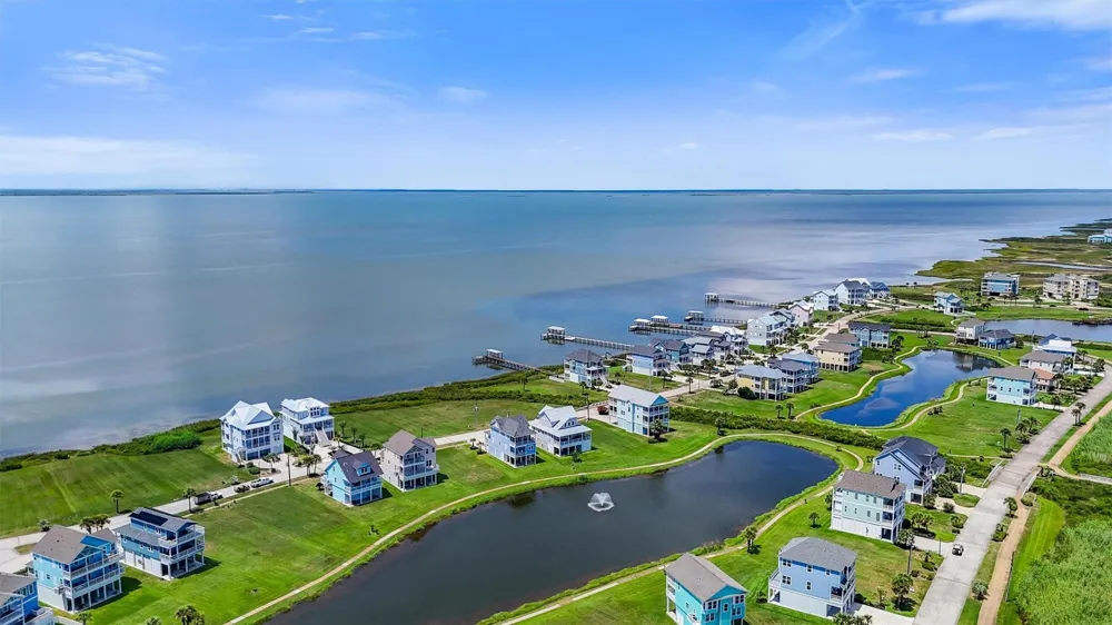4211 Pointe West Drive #102 Galveston, TX 77554