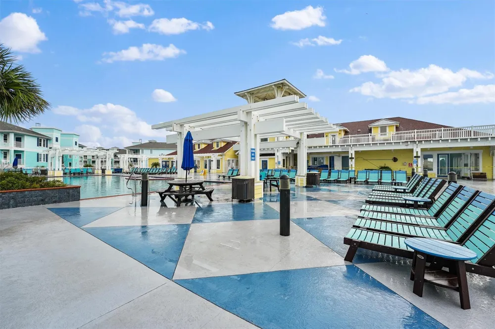 4211 Pointe West Drive #102 Galveston, TX 77554