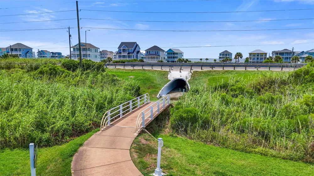 4211 Pointe West Drive #102 Galveston, TX 77554