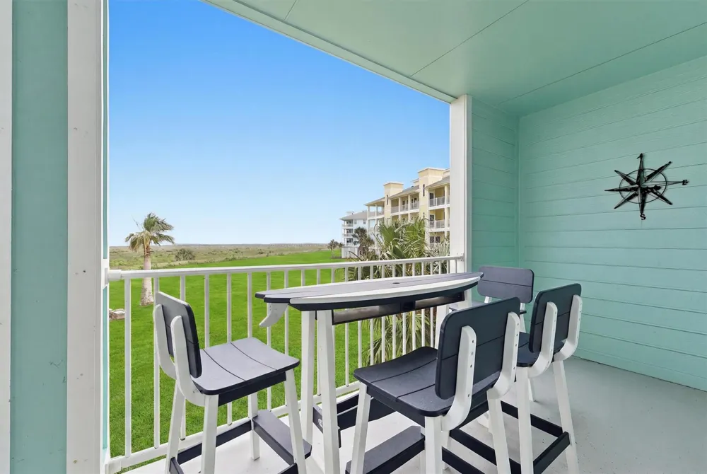 4211 Pointe West Drive #102 Galveston, TX 77554